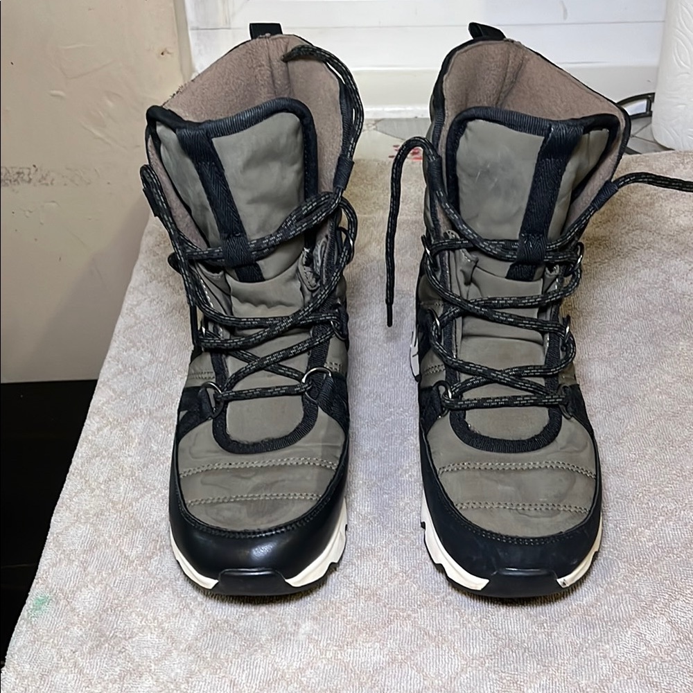 Stylish Black and Olive Winter Boots